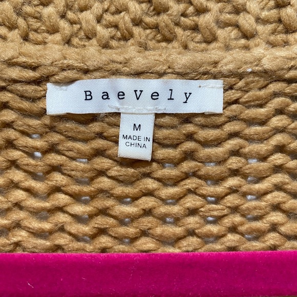 Women's Brown Knit Sweater with Floral Accents - Picture 4 of 4